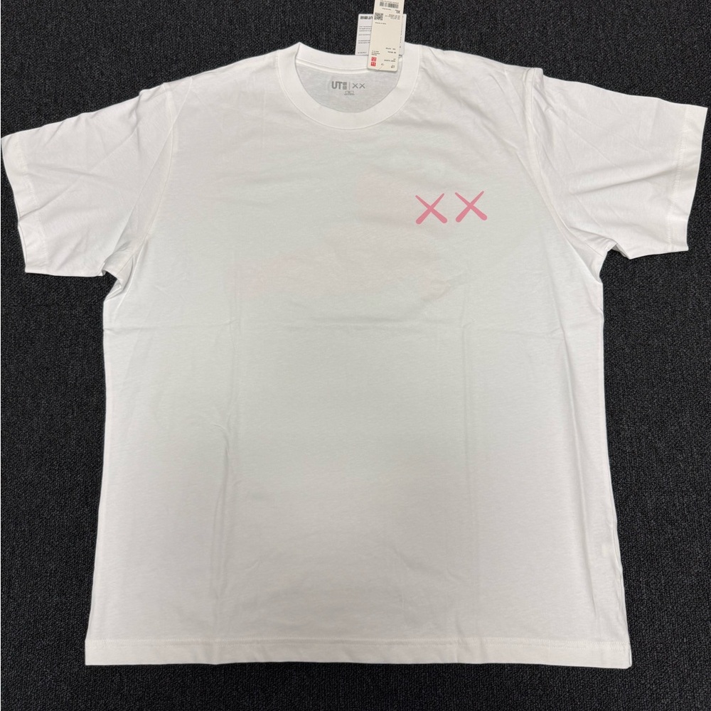 Uniqlo x KAWS T shirt size XL Brand New